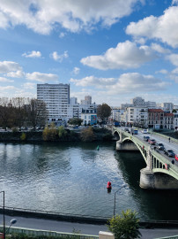 
                                                                                        Location
                                                                                         Appartement 2 pièces meublé à Saint Denis