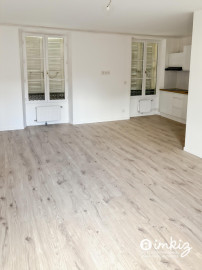 
                                                                                        Vente
                                                                                         Appartement 2 pièces traversant, avec dressing