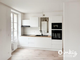 
                                                                                        Vente
                                                                                         Appartement 2 pièces traversant, avec dressing