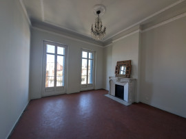 
                                                                                        Location
                                                                                         Appartement 212m² - Cours Julien