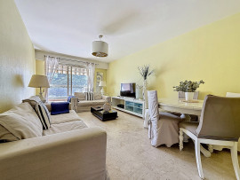 
                                                                                        Vente
                                                                                         Appartement 3 pièces à rénover – Terrasse, vue dégagée et garage – Nice Cimiez La Paloma