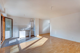 
                                                                                        Vente
                                                                                         Appartement 3 pièces avec balcon plein Sud !