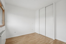 
                                                                                        Vente
                                                                                         Appartement 3 pièces avec balcon - Saint-Ouen