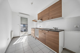 
                                                                                        Vente
                                                                                         Appartement 3 pièces avec balcon - Suresnes