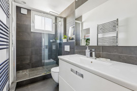 
                                                                                        Vente
                                                                                         Appartement 3 pièces avec terrasse - Dernier étage