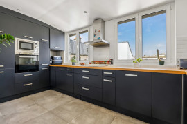 
                                                                                        Vente
                                                                                         Appartement 3 pièces avec terrasse - Dernier étage