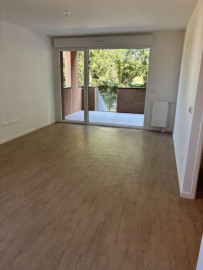 
                                                                                        Location
                                                                                         Appartement 3 pièces avec terrasse et jardin