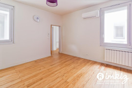 
                                                                                        Vente
                                                                                         Appartement 3 pièces Bordeaux aux Chartrons