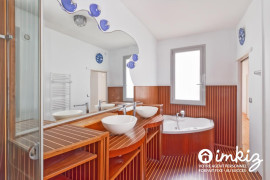
                                                                                        Vente
                                                                                         Appartement 3 pièces Bordeaux aux Chartrons