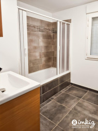 
                                                                                        Vente
                                                                                         Appartement 3 pièces traversant avec balcon 10 m²