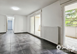 
                                                                                        Vente
                                                                                         Appartement 3 pièces traversant avec balcon 10 m²