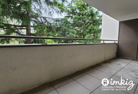
                                                                                        Vente
                                                                                         Appartement 3 pièces traversant avec balcon 10 m²
