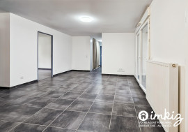
                                                                                        Vente
                                                                                         Appartement 3 pièces traversant avec balcon 10 m²