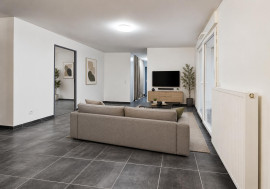 
                                                                                        Vente
                                                                                         Appartement 3 pièces traversant avec balcon 10 m²