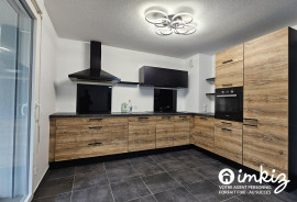 
                                                                                        Vente
                                                                                         Appartement 3 pièces traversant avec balcon 10 m²