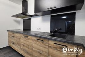 
                                                                                        Vente
                                                                                         Appartement 3 pièces traversant avec balcon 10 m²