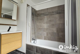 
                                                                                        Vente
                                                                                         Appartement 3 pièces traversant avec balcon 10 m²