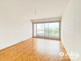 
                                                                                        Vente
                                                                                         Appartement 3 pièces traversant belle vue 2 balcons 1 cave