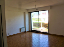 
                                                                                        Vente
                                                                                         Appartement 37 m2 + balcon. Centre de Roquefort