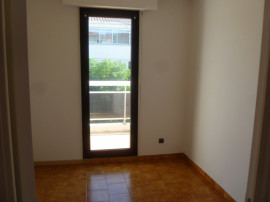 
                                                                                        Vente
                                                                                         Appartement 37 m2 + balcon. Centre de Roquefort