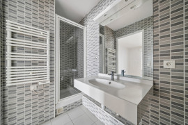 
                                                                                        Vente
                                                                                         Appartement 4 pièces avec balcon - Suresnes