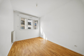 
                                                                                        Vente
                                                                                         Appartement 4 pièces avec balcon - Suresnes