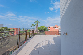 
                                                                                        Vente
                                                                                         Appartement 4 pièces avec toit terrasse privatif – Vue mer – Résidence confidentielle