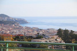 
                                                                                        Vente
                                                                                         Appartement 4 pièces dernier etage Vue mer panoramique a vendre