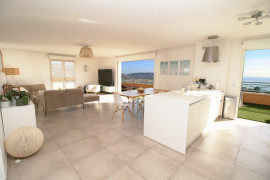 
                                                                                        Vente
                                                                                         Appartement 4 pièces dernier etage Vue mer panoramique a vendre