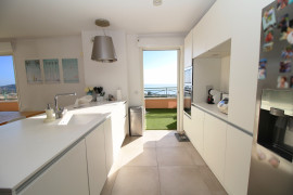 
                                                                                        Vente
                                                                                         Appartement 4 pièces dernier etage Vue mer panoramique a vendre