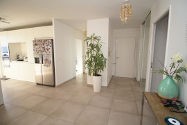 
                                                                                        Vente
                                                                                         Appartement 4 pièces dernier etage Vue mer panoramique a vendre