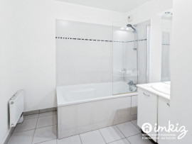 Vente
Appartement 4 pièces, immeuble BBC 2013, balcon