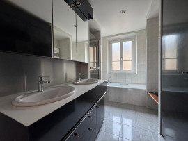 
                                                                                        Location
                                                                                         Appartement 4 pièces non meublé – Pont de Neuilly