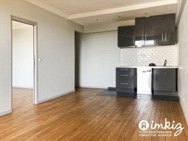 
                                                                                        Vente
                                                                                         Appartement 4 pièces Vincennes  immeuble face Bois