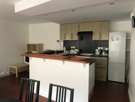 
                                                                                        Location
                                                                                         Appartement 42 m² calme 2ème étage place d'italie