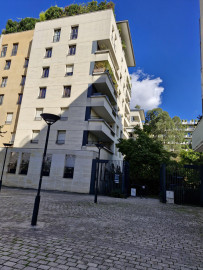 
                                                                                        Vente
                                                                                         Appartement  5 Pièces 3 Chambres - Surface 136 m2