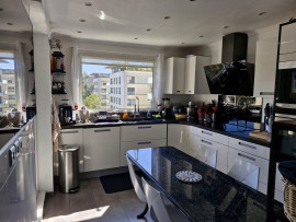 
                                                                                        Vente
                                                                                         Appartement  5 Pièces 3 Chambres - Surface 136 m2