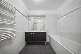 
                                                                                        Vente
                                                                                         Appartement 5 pièces avec balcon - Suresnes