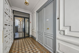 
                                                                                        Vente
                                                                                         Appartement 52.7 m² - Paris 7ème