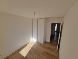 
                                                                                        Location
                                                                                         APPARTEMENT 70 m2 / 2 CHAMBRES/ PROCHE COMMODITE