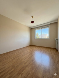 
                                                                                        Vente
                                                                                         Appartement 94 m² à vendre sur Décines Charpieu