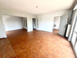 
                                                                                        Vente
                                                                                         Appartement à rénover avec Balcon