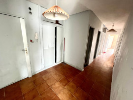 
                                                                                        Vente
                                                                                         Appartement à rénover avec Balcon