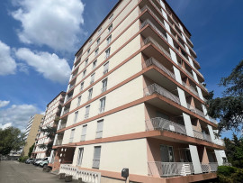 
                                                                                        Vente
                                                                                         Appartement à rénover avec Balcon