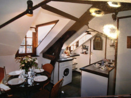 
                                                                                        Location
                                                                                         APPARTEMENT AVEC VUE SUR LE VIEUX BASSIN