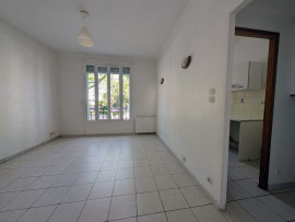 
                                                                                        Vente
                                                                                         Appartement bon état à deux pas du RER B