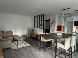 
                                                                                        Location
                                                                                         Appartement calme et proche des commodités