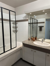 
                                                                                        Location
                                                                                         Appartement calme et proche des commodités