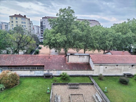 
                                                                                        Colocation
                                                                                         Appartement central