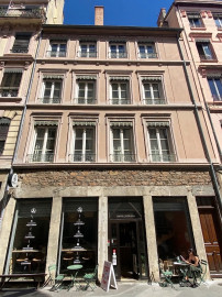 
                                                                                        Vente
                                                                                         Appartement cosy et lumineux • dans bel immeuble • très proche Universités • Lyon 7